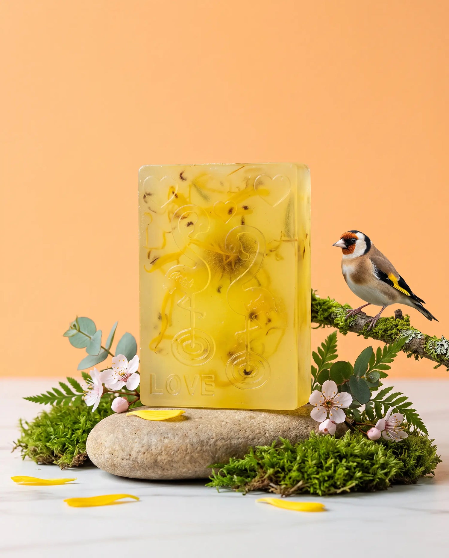 Jabón corporal Caléndula y agua de rosas. Para pieles sensibles y estresadas